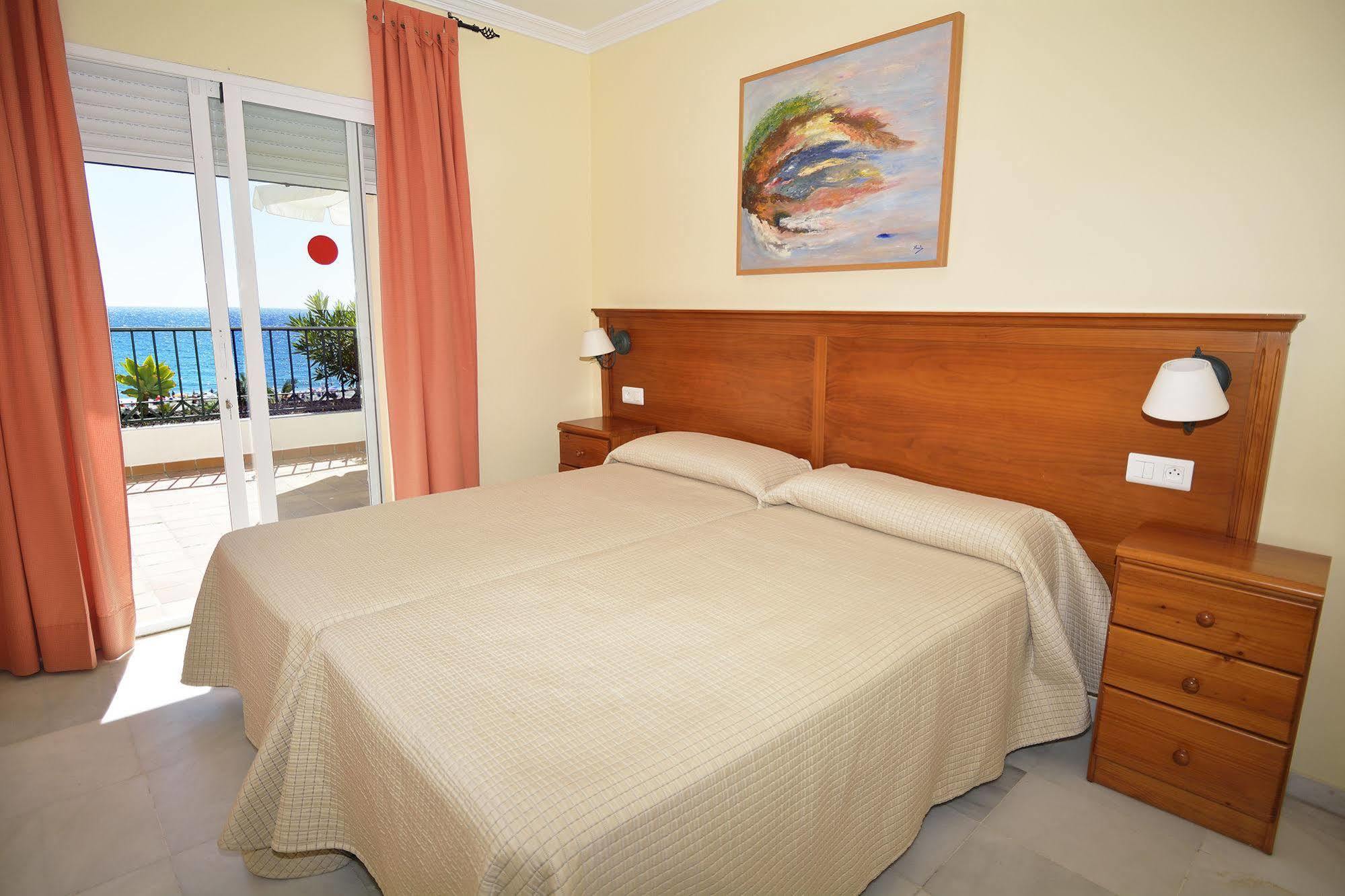 Apartamentos Hc Burriana Playa Nerja Exterior photo